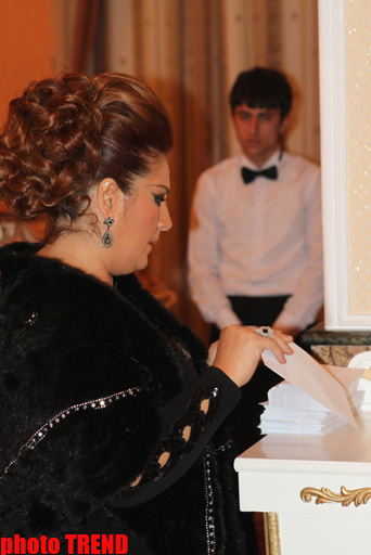 Emil Bədəlov ilin toyunu çaldırdı (FOTO)